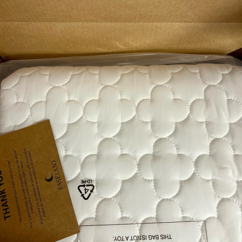 Mattress Cover - White twin new in box